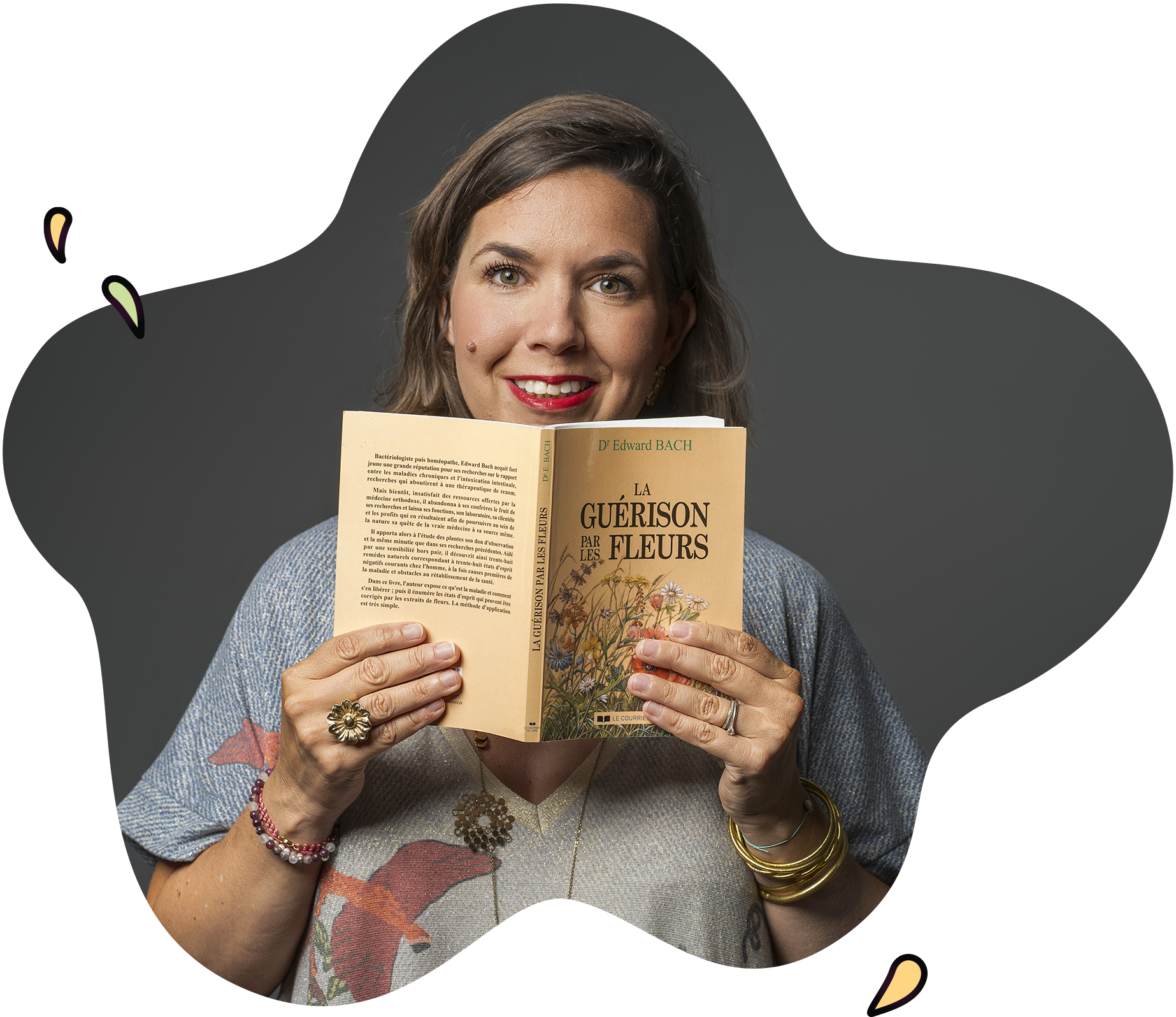 Audrey Callegher présentant le livre d'Edward Bach, la guérison par les fleurs