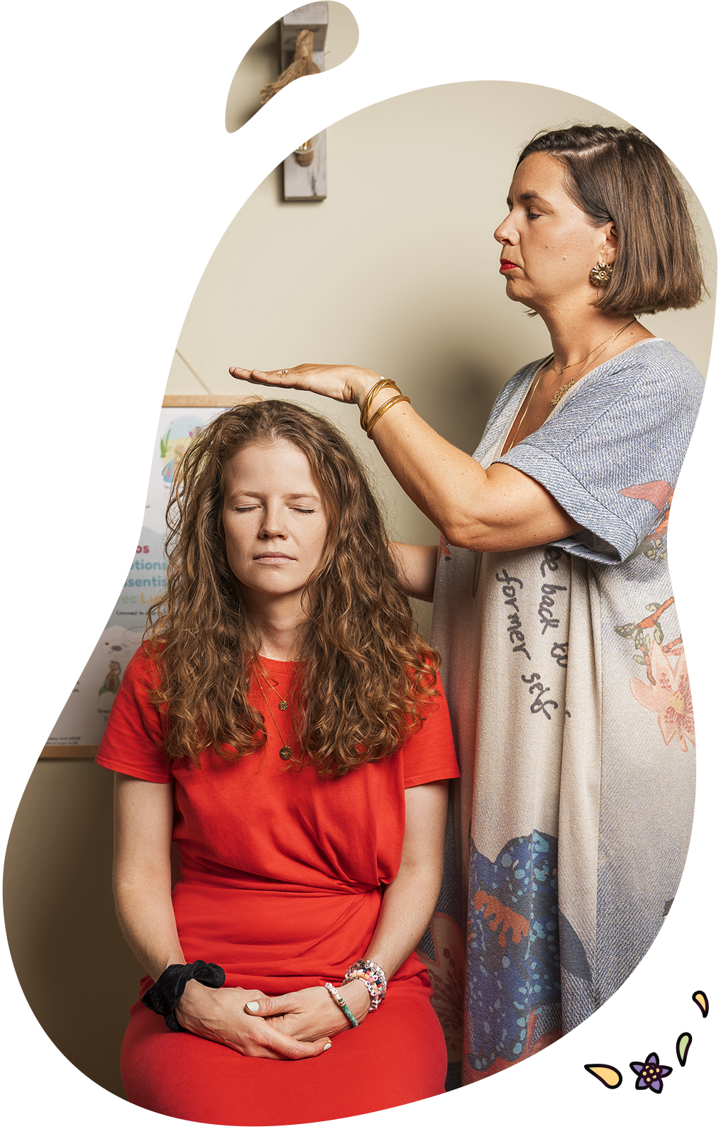 Séance de Reiki sur chaise à Trévoux, avec les mains positionnées au dessus de la tête